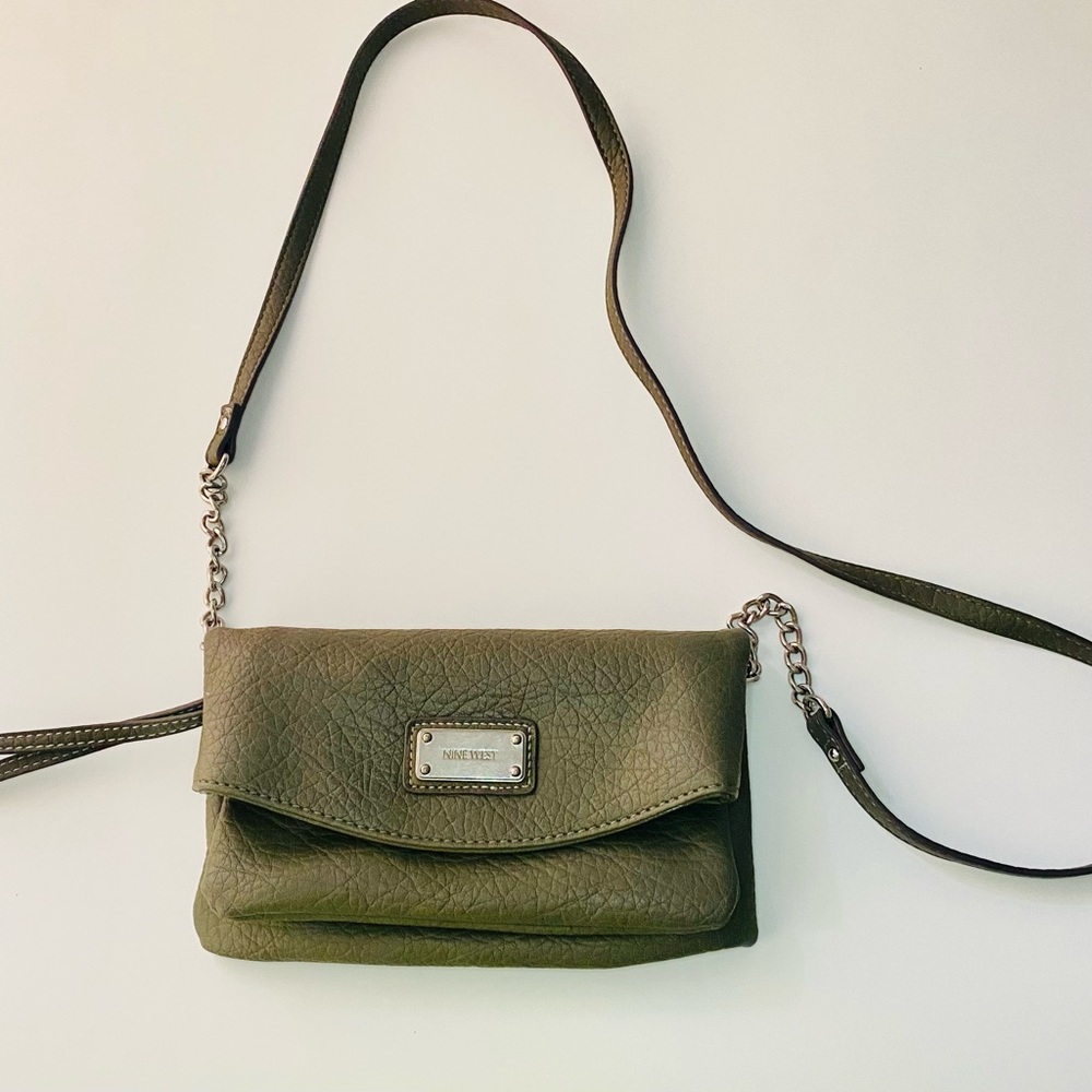 Nine West Green Faux Leather Crossbody/Wristlet Bag 🌿